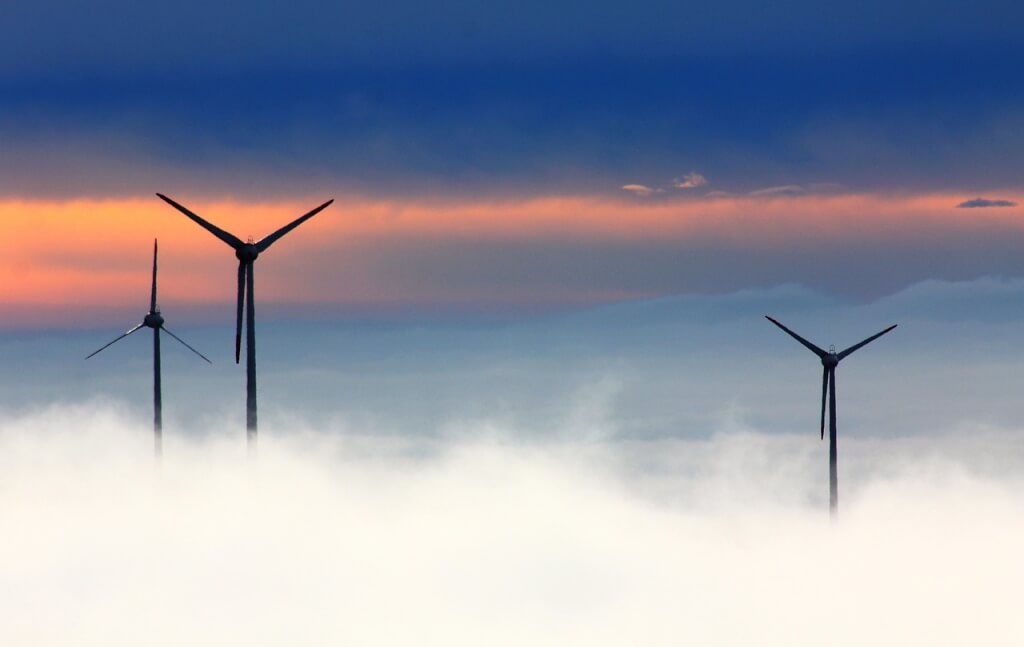 英國計劃2030年底前大致實現發電產業去碳化，而這將需要大規模擴展再生能源，包含離岸風電、太陽能與生質能等。（圖取自pixabay圖庫）