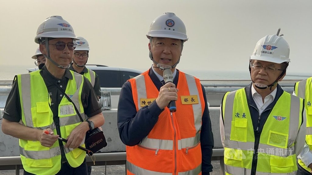 陳世凱視察淡江大橋風切聲改善辦理情形