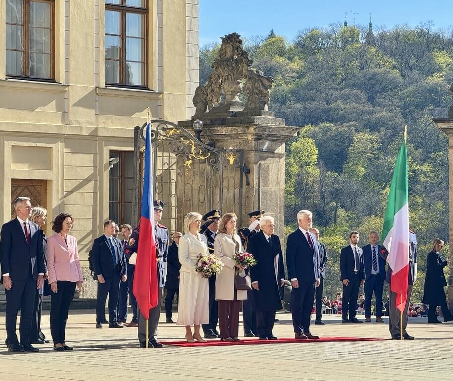 義大利總統馬達雷拉首次訪捷  與捷克總統會面