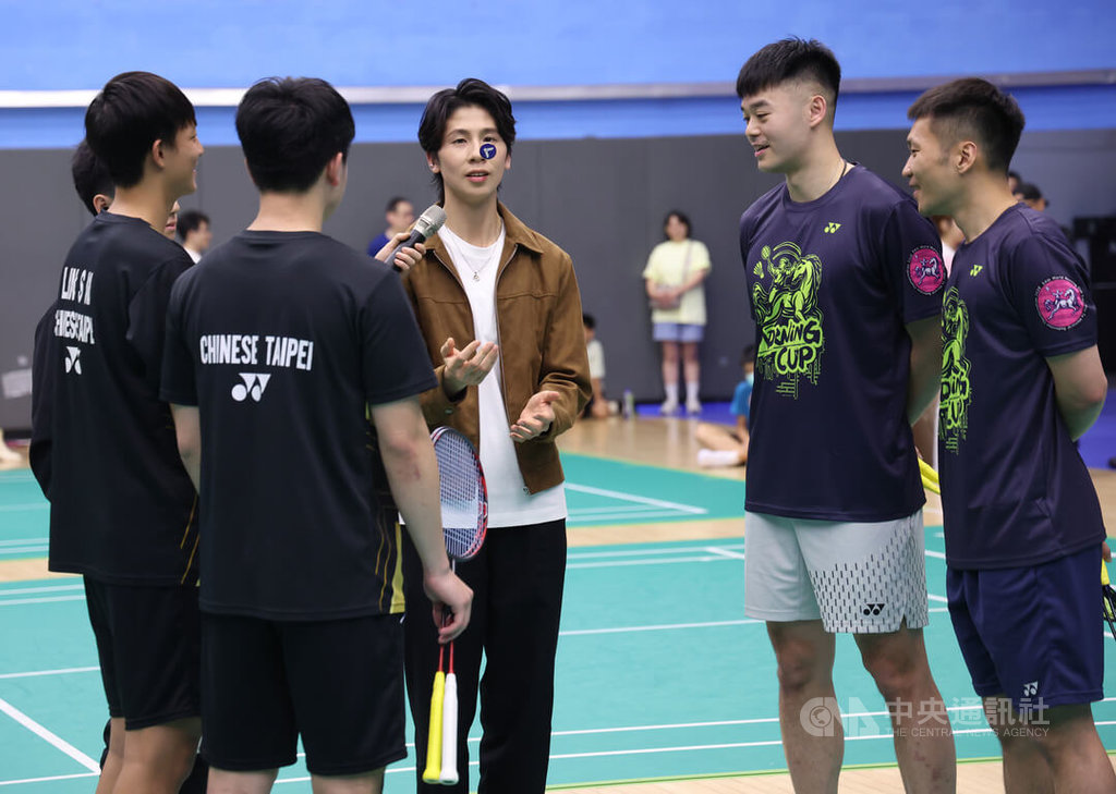 清晨盃羽球賽　林郁婷擔任表演賽擲幣嘉賓