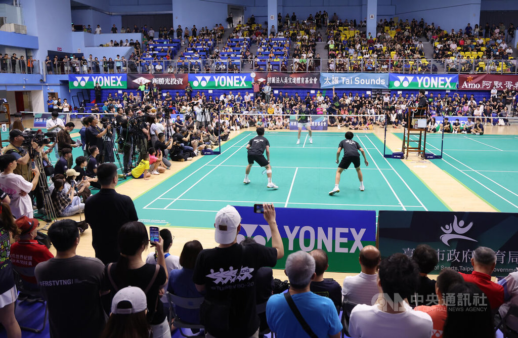 「麟洋配」清晨盃合體　大批球迷觀賽