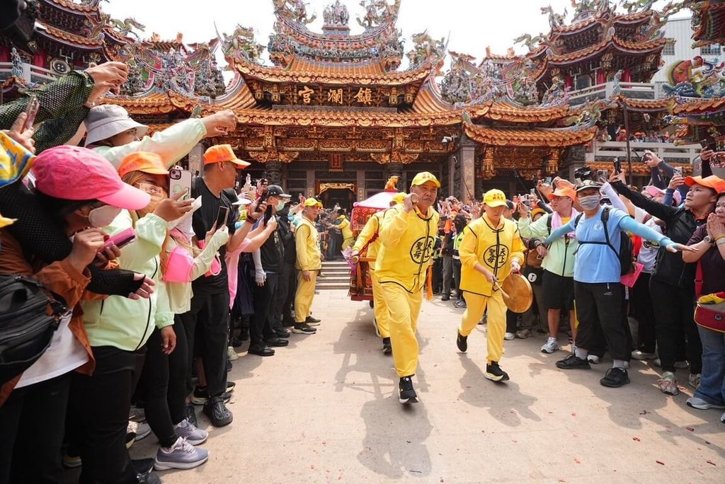 苗栗白沙屯拱天宮媽祖鑾轎三進三出　停駕鎮瀾宮