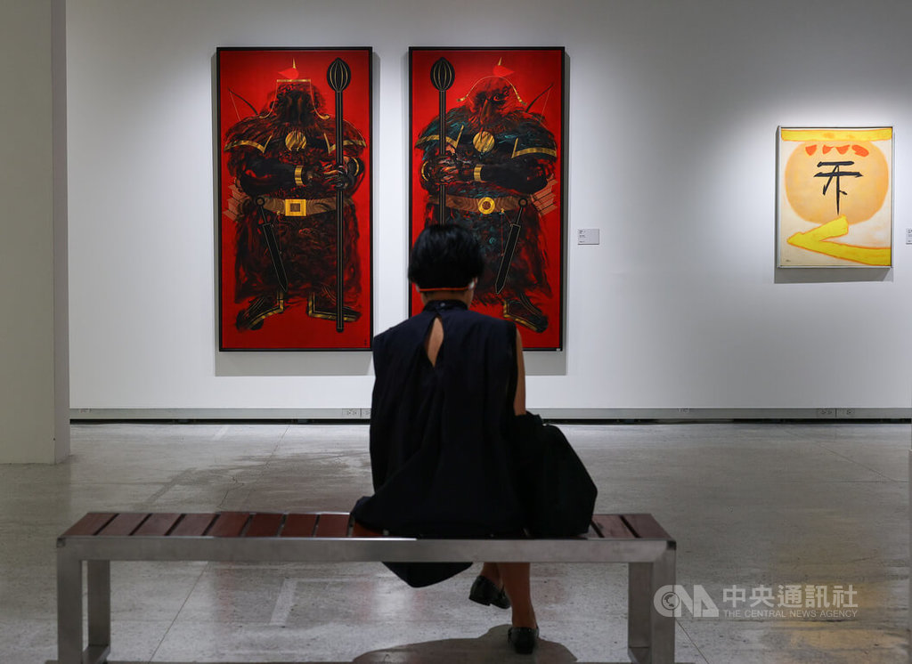 民眾欣賞史博館雙展展出作品（2）