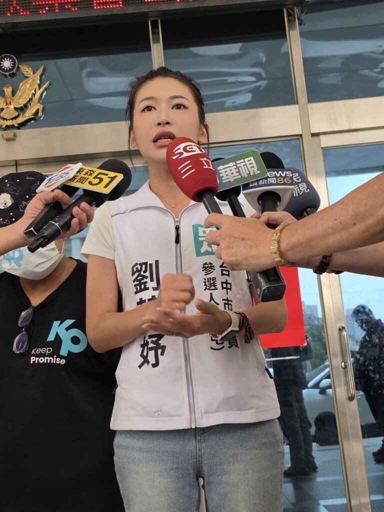 柯文哲逢甲夜市掃街被噴辣椒水　劉芩妤說明經過