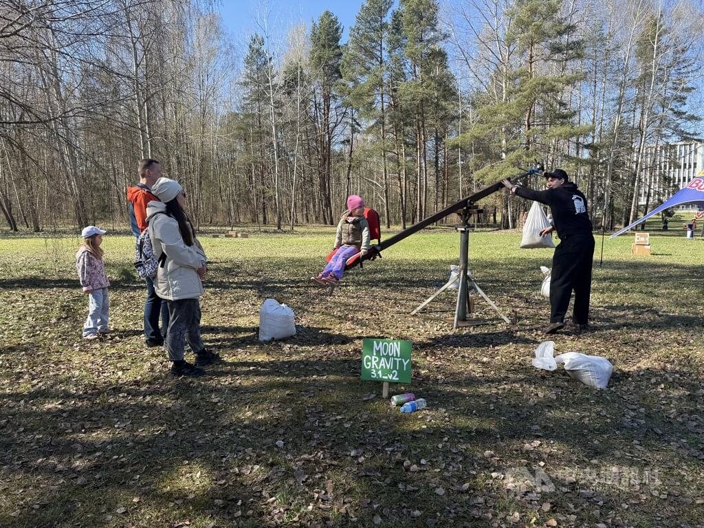 維爾紐斯「物理學日」　重力遊戲裝置