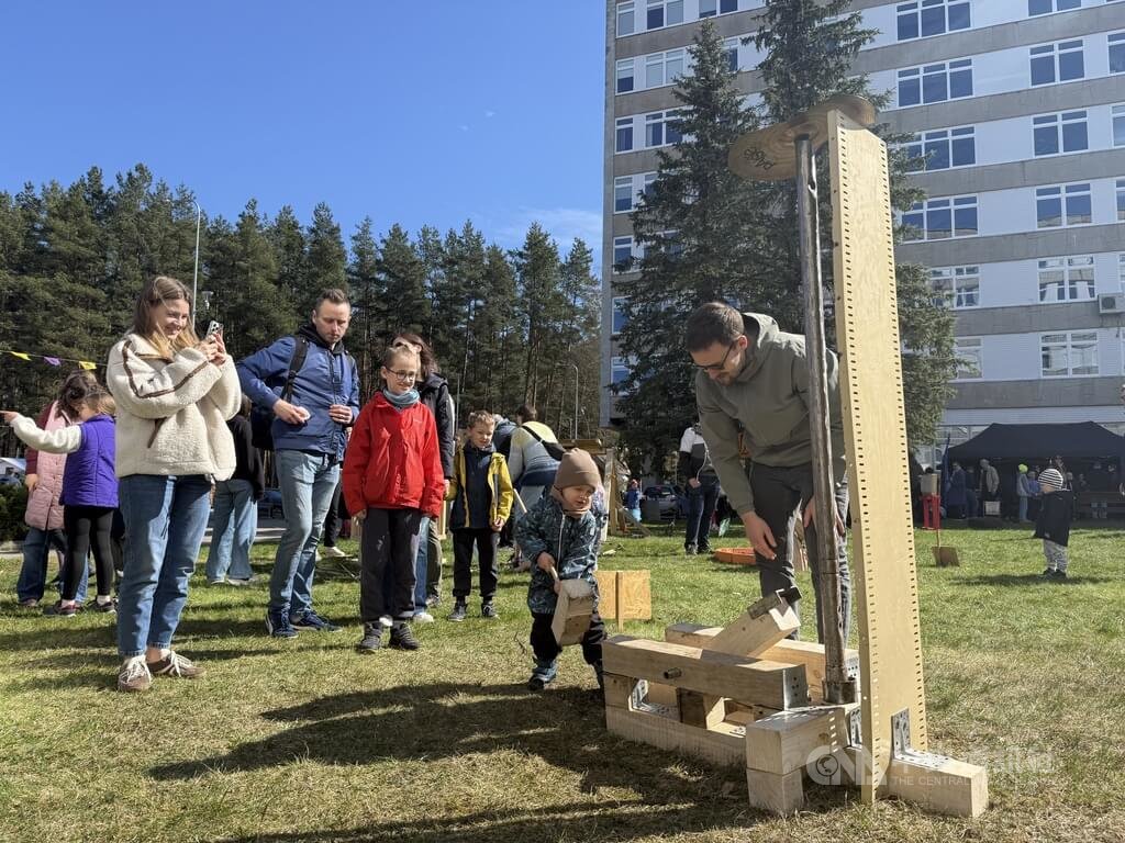 維爾紐斯「物理學日」 大槌王