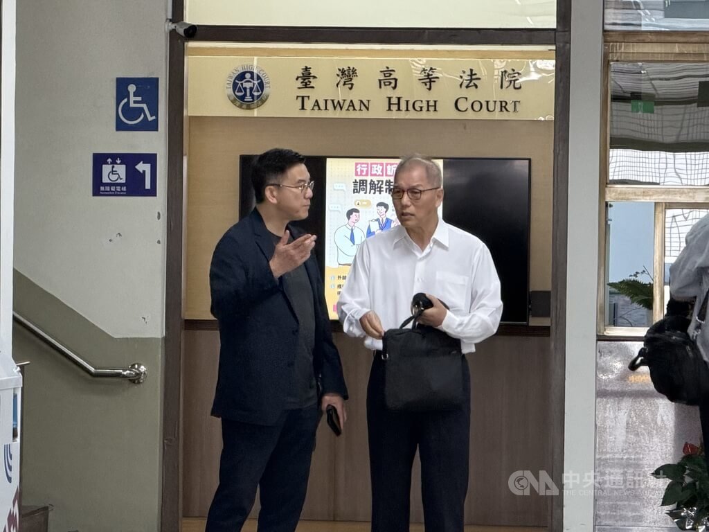 勞動基金炒股案　被告唐楚烈出庭