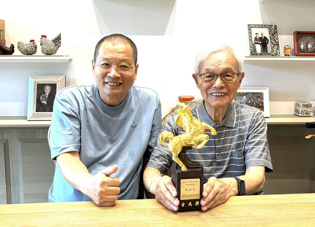 攝影師賴成英與呂俊銘合影