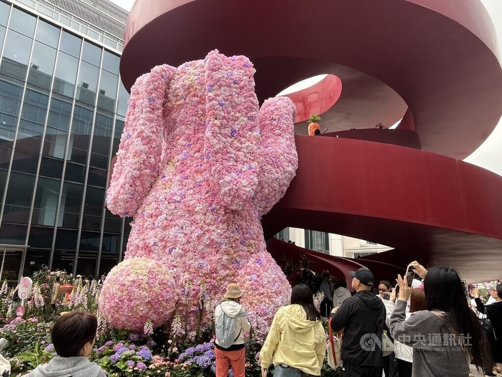 2026上海國際花卉節　巨型粉紅兔子