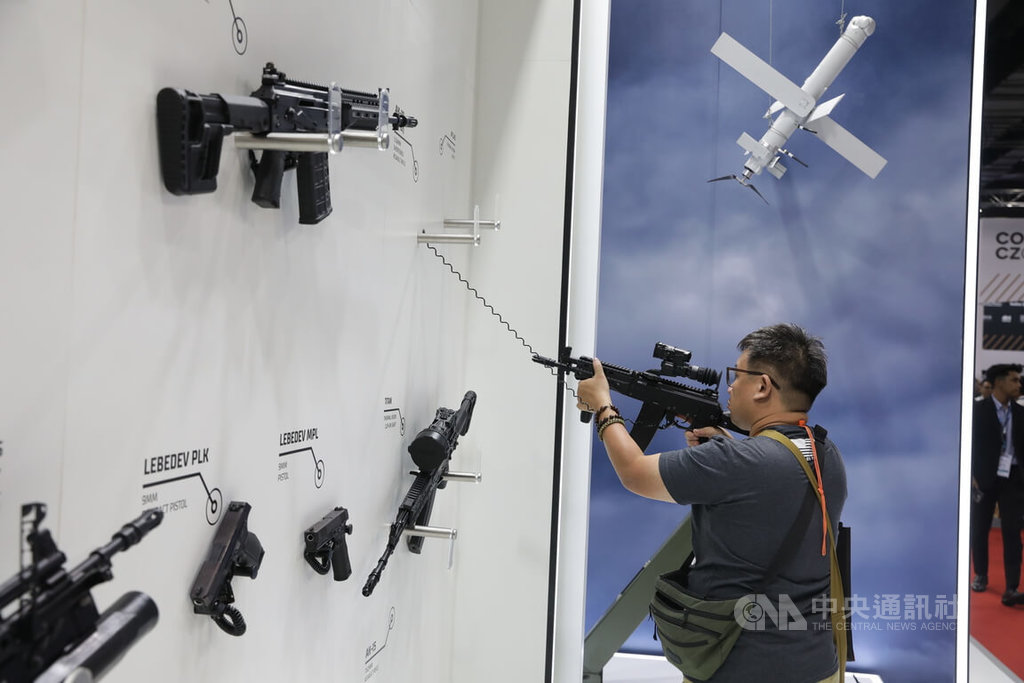 俄羅斯重返大馬亞洲防務展槍械裝備吸睛