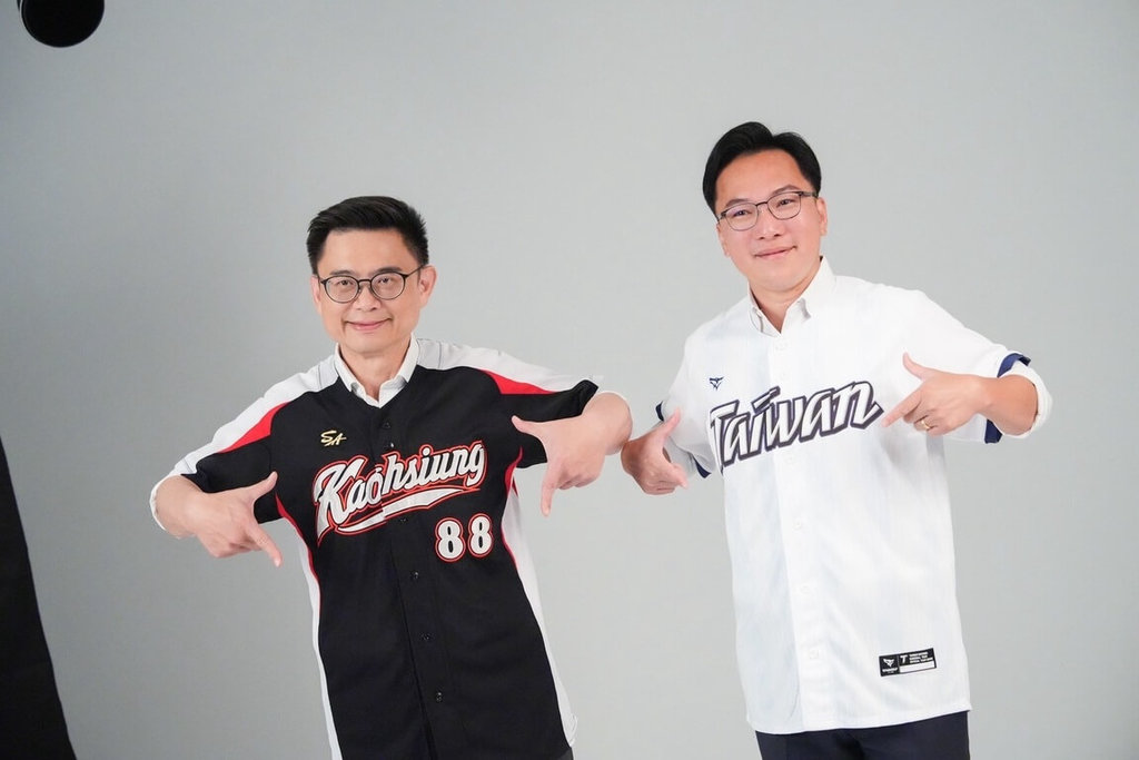 賴瑞隆與林智鴻拍攝形象定裝照