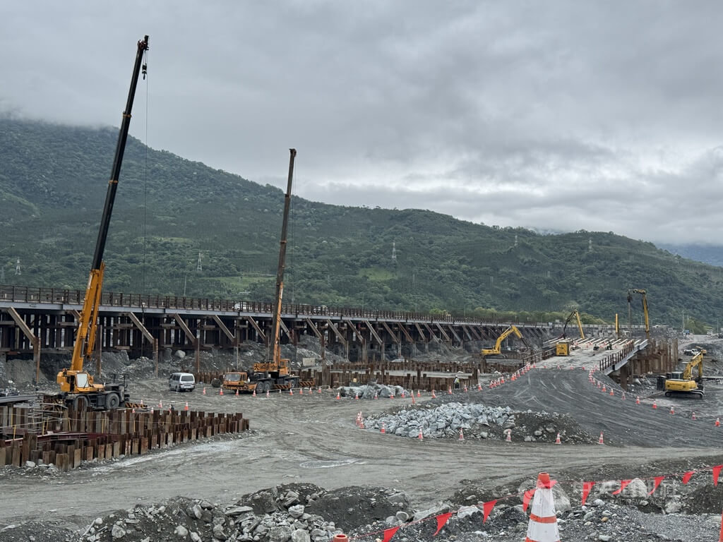 花蓮馬太鞍溪橋梁持續復建中