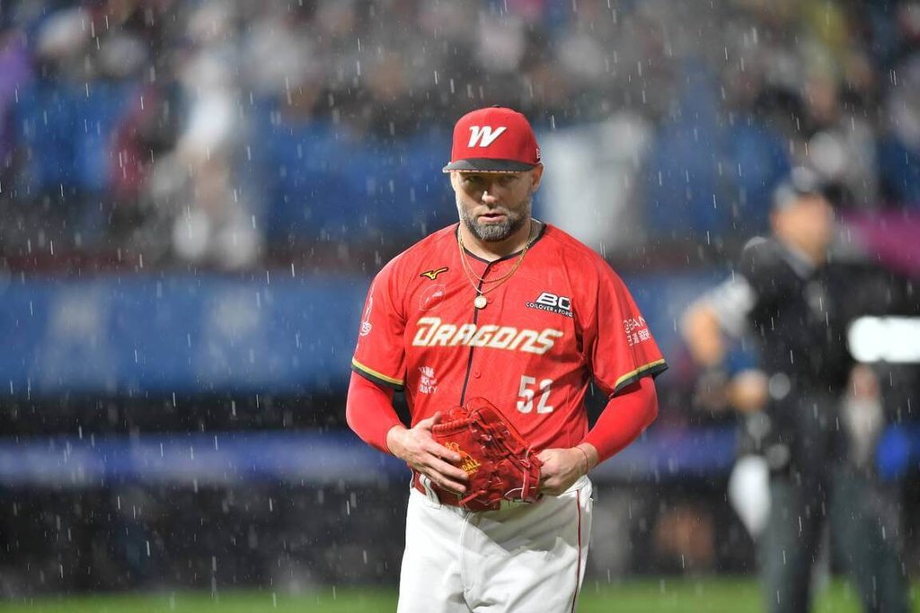 味全龍伍鐸雨中奮戰　先發7局失1分