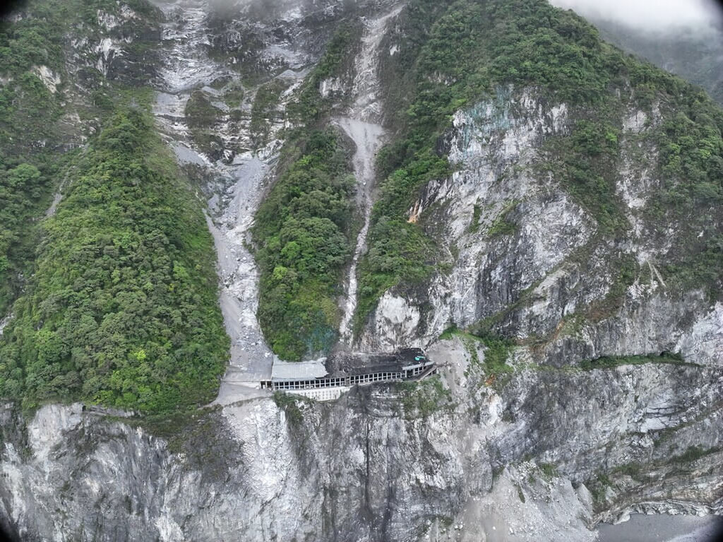 蘇花大清水路段落石坍方 擬增設消能簾幕式防護網