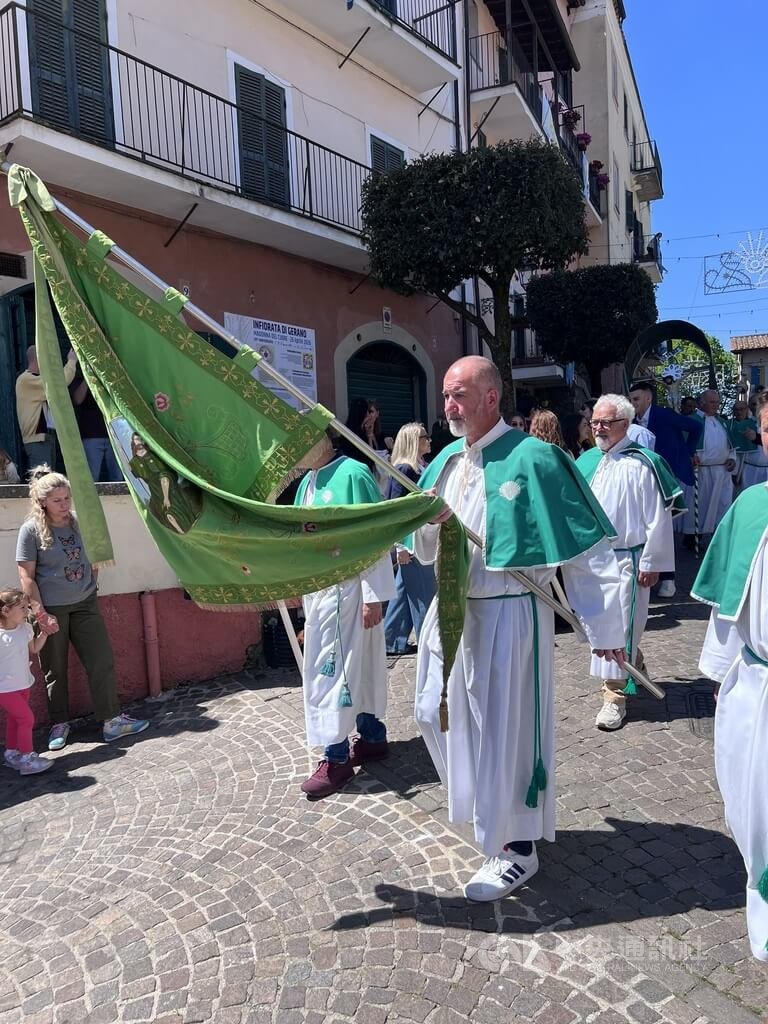 義大利傑拉諾花毯節遊行