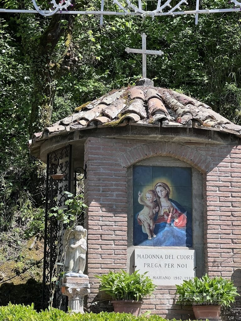 義大利傑拉諾居民崇敬聖母