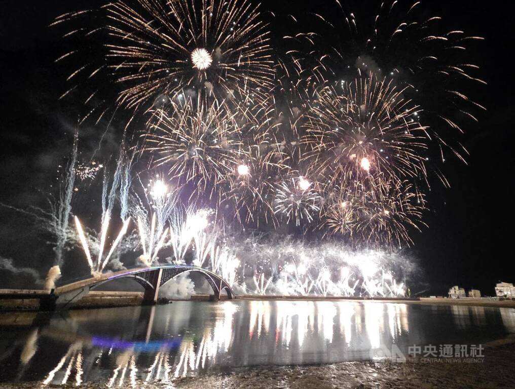 澎湖海上花火節　璀璨煙火點亮夜空
