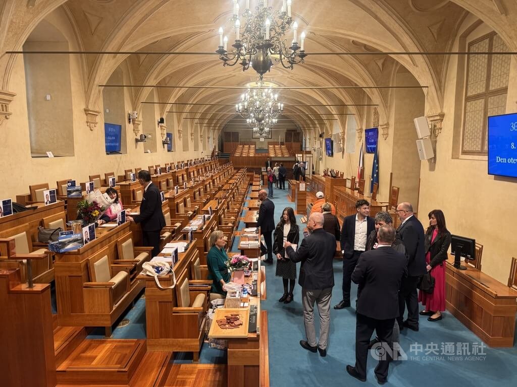 捷克參議院開放日 民眾參觀全體會議廳