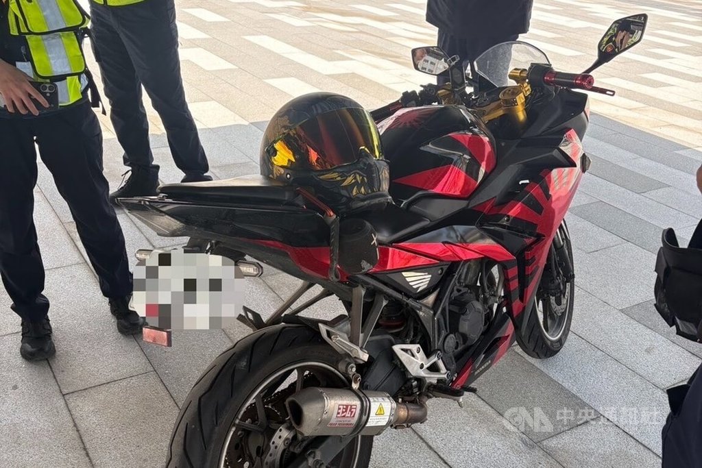 淡江大橋通車前機車硬闖汽車道　警開單扣車