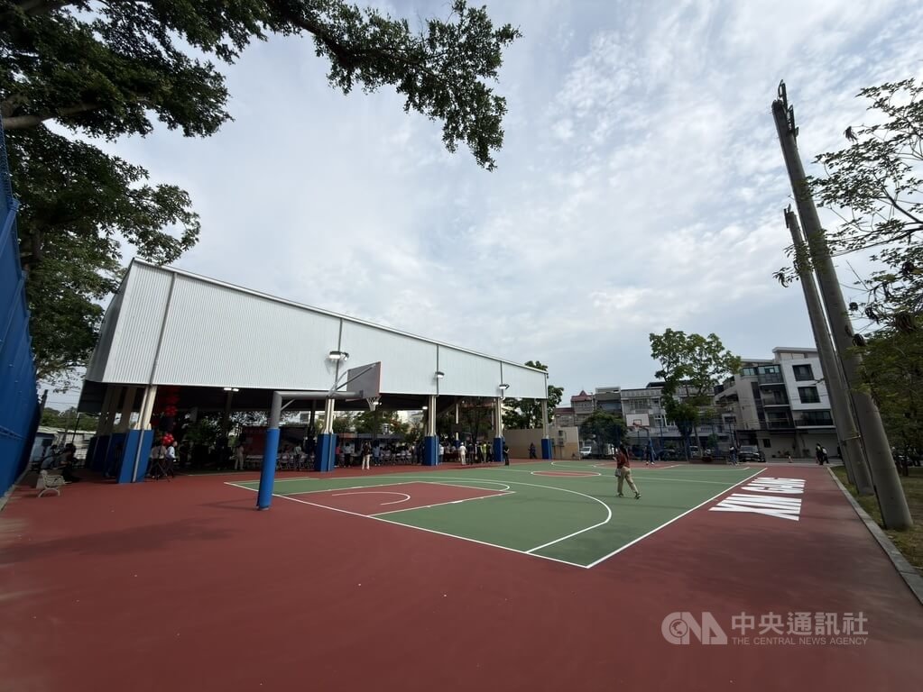 嘉義新港公園風雨籃球場啟用