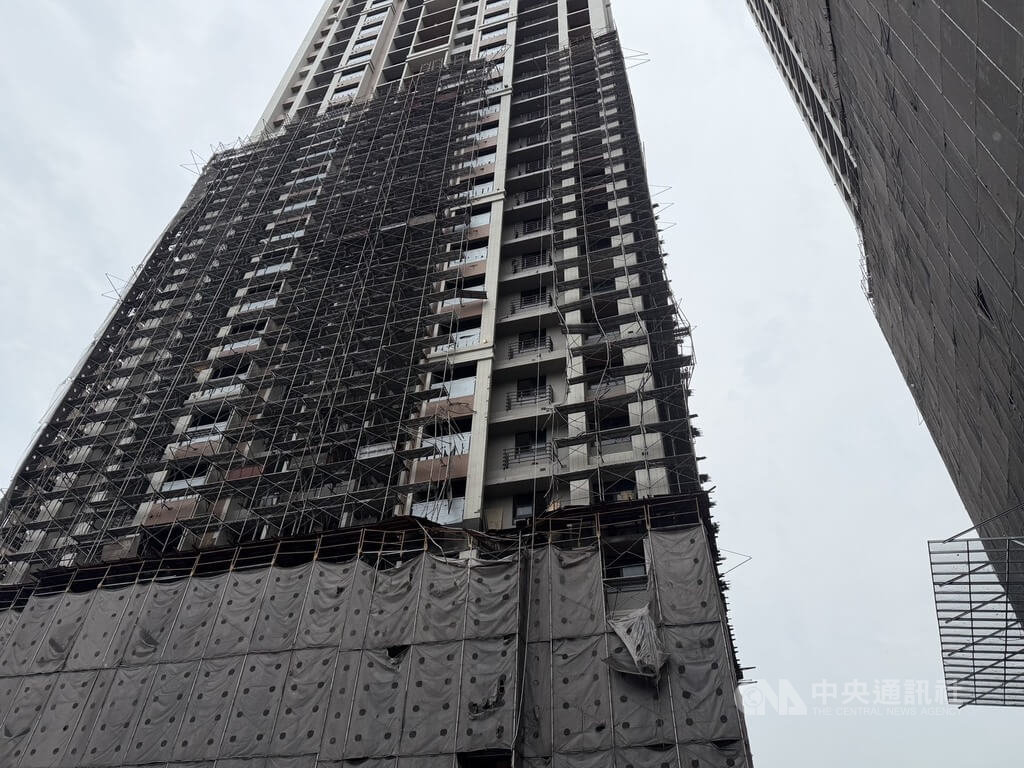 新北新莊工地鷹架倒1死1傷　市府勒令停工