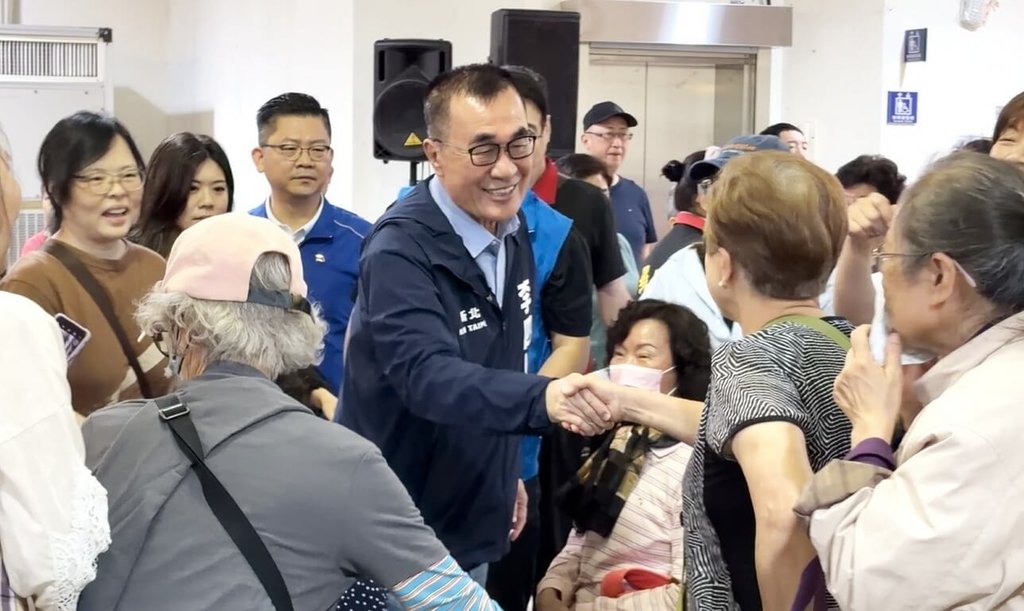 李四川新店與鄉親座談受歡迎（2）