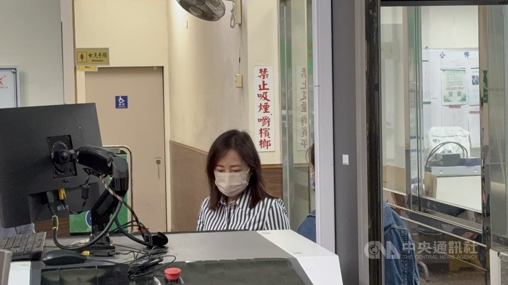座車追蹤器案　新北檢傳尹乃菁到案說明