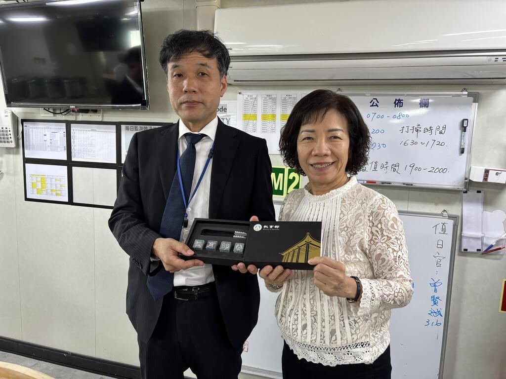 教育部與愛媛縣人員合影