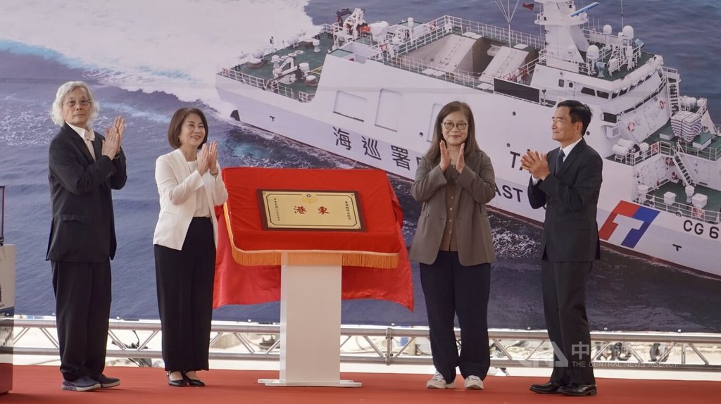 巡防艦CG-615命名「東港艦」揭牌（2）