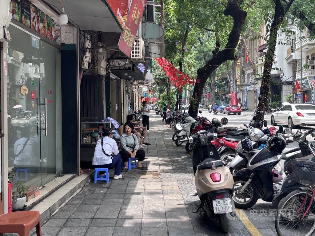 河內街道　人行道清理
