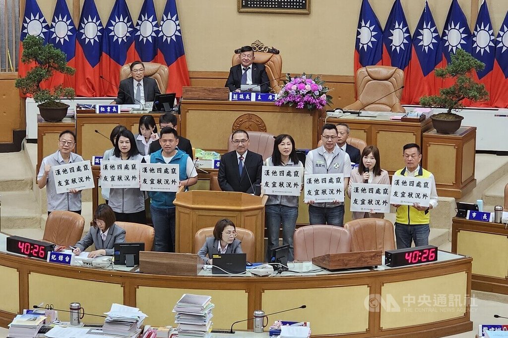 侯友宜赴新北議會施政總質詢