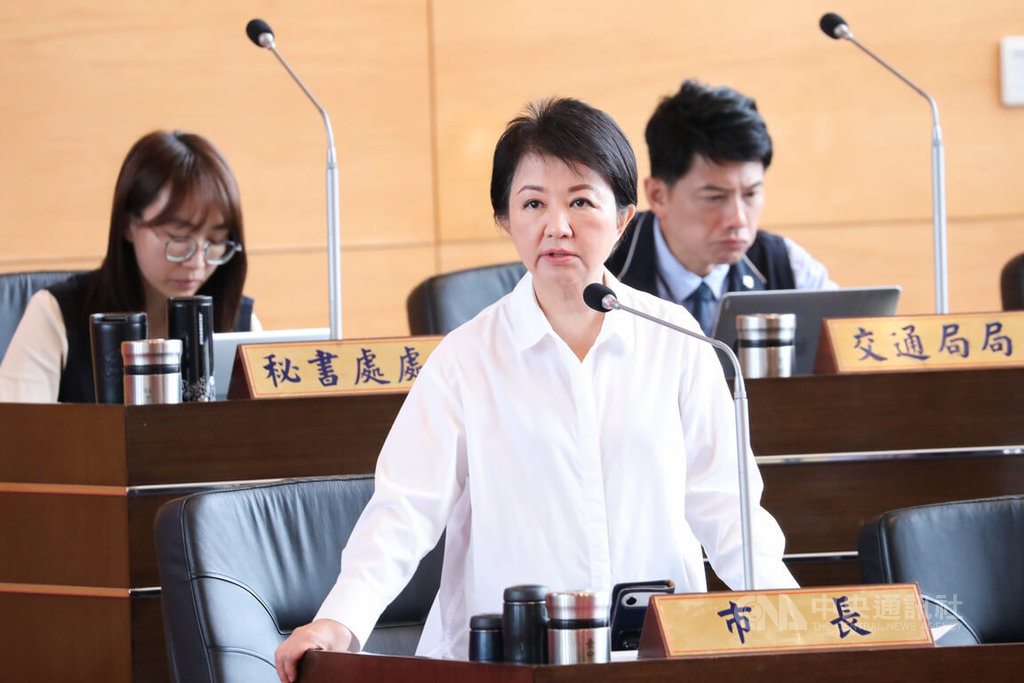 盧秀燕列席中市議會備詢
