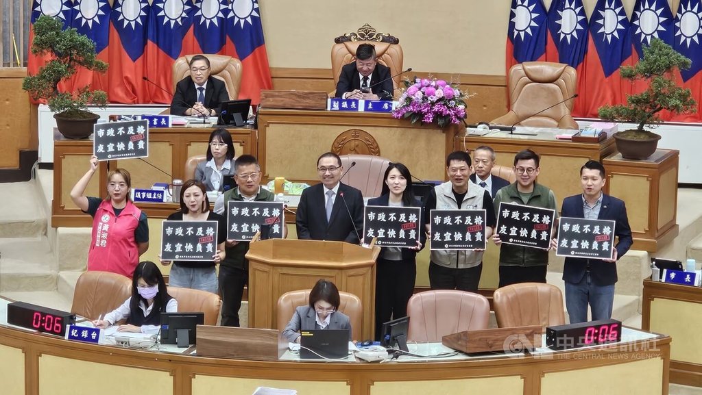 新北民進黨議員批市政成績不及格