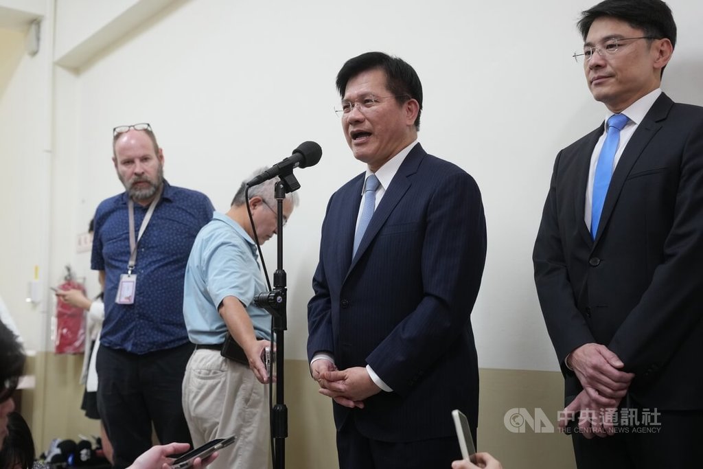 林佳龍受訪談美國對台軍售