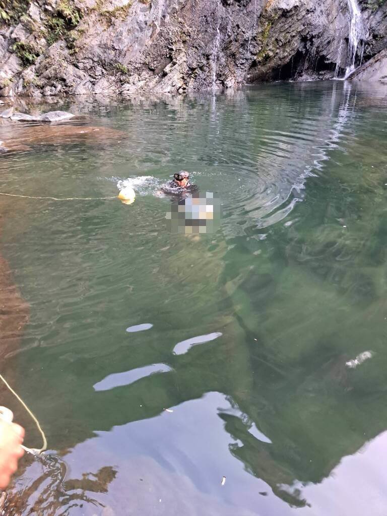屏東霧台瀑布發生溺水 警消馳援