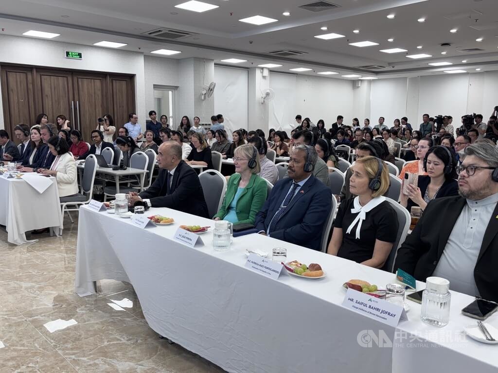越南東協未來論壇記者會  各國大使館人員出席