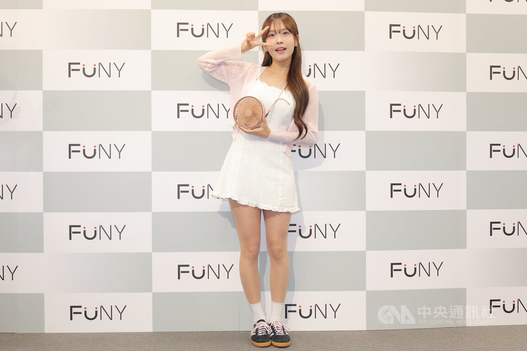 金佳垠、イベントで笑顔とダンスを披露 家族を連れて台湾の麻辣火鍋を味わいたい