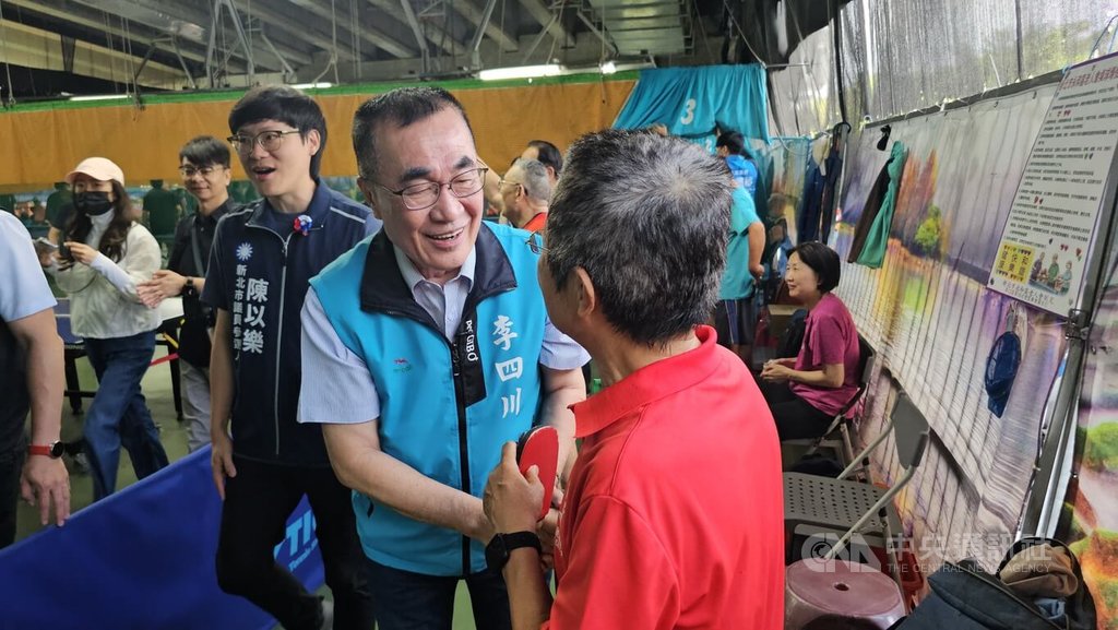 李四川到永和老人會拜票