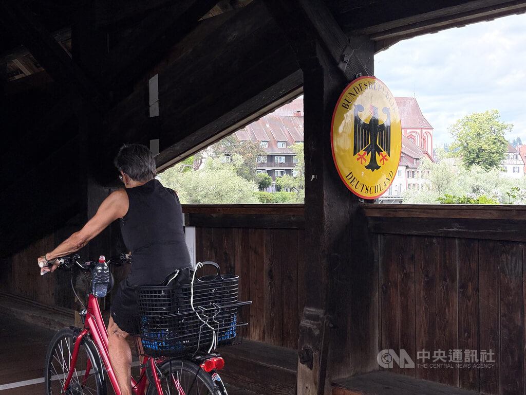 無邊防閘口通行自如巴特塞金根古橋