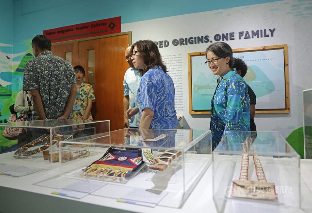 蕭副總統訪帛琉國家博物館台灣原民特展（2）