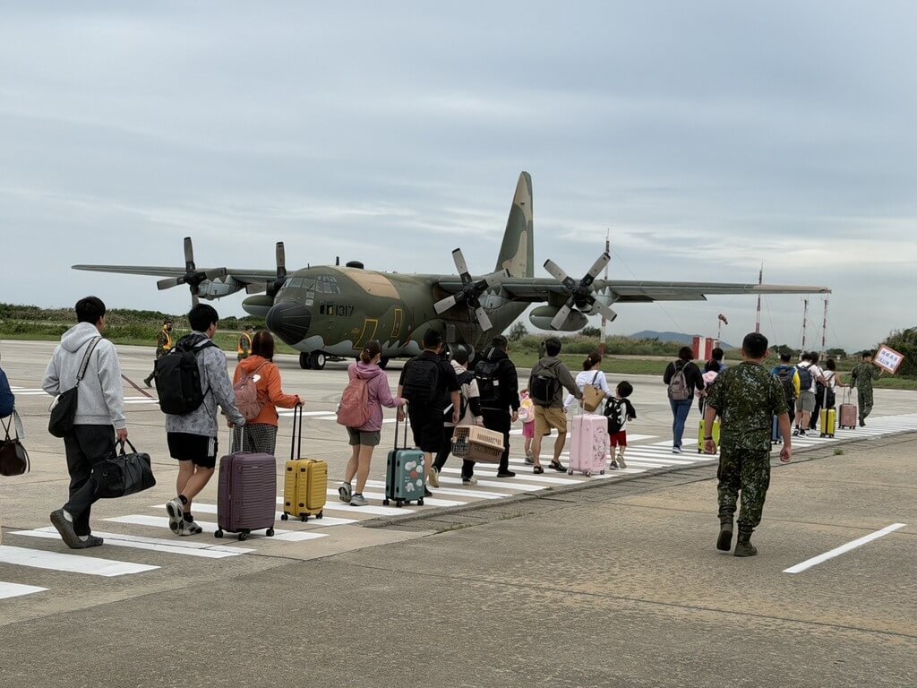 民航局協調軍機支援疏運馬祖旅客