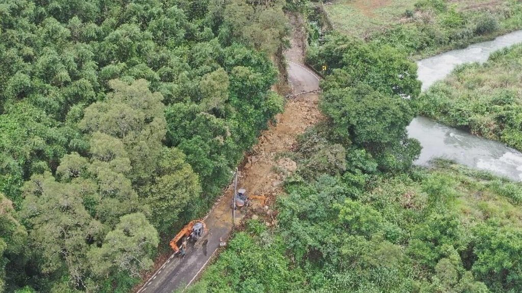 苗61線土石滑落長度約15公尺　雙向交通中斷