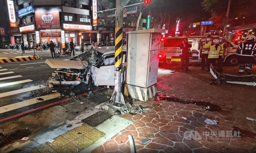 桃園市で薬物使用の容疑者が車で逃走、2人死亡 張善政市長「最後まで責任追及」