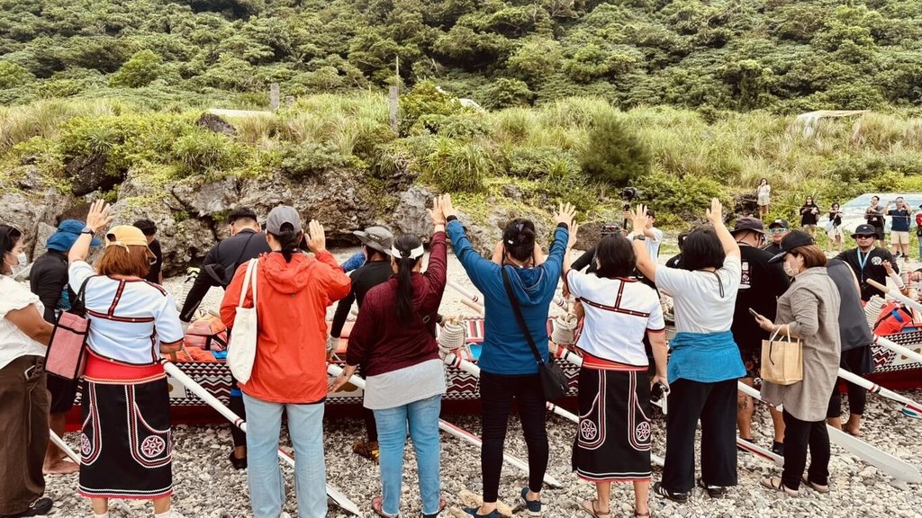 重啟蘭嶼和菲律賓巴丹島航道  拼板舟啟航