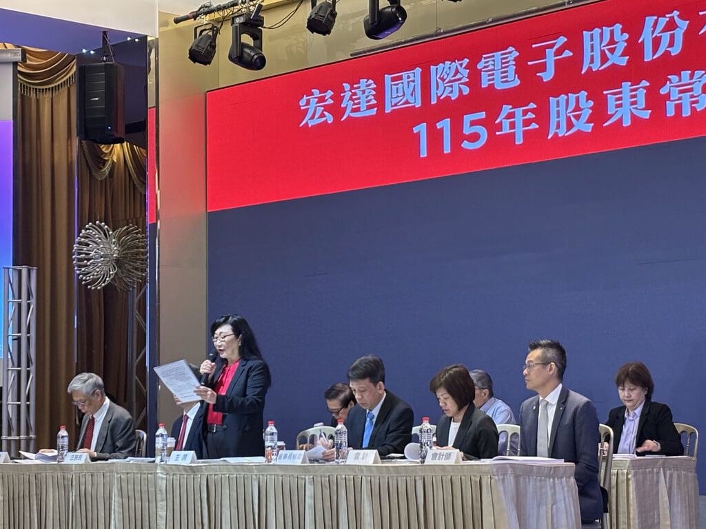 宏達電等6年首發股利 王雪紅:AI眼鏡第3季赴歐美
