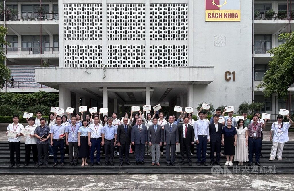 越南台商獎助當地學子 學生受鼓舞盼到台灣學習