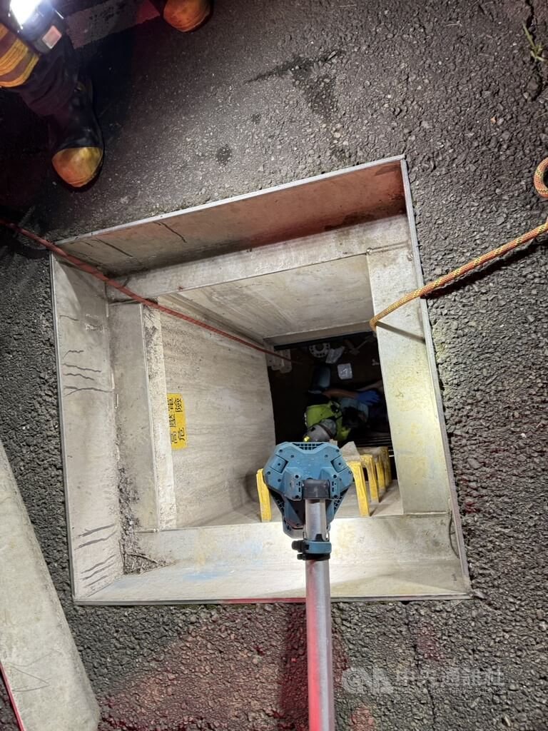 新北婦人跌落3公尺深施工涵洞　警消馳援（1）