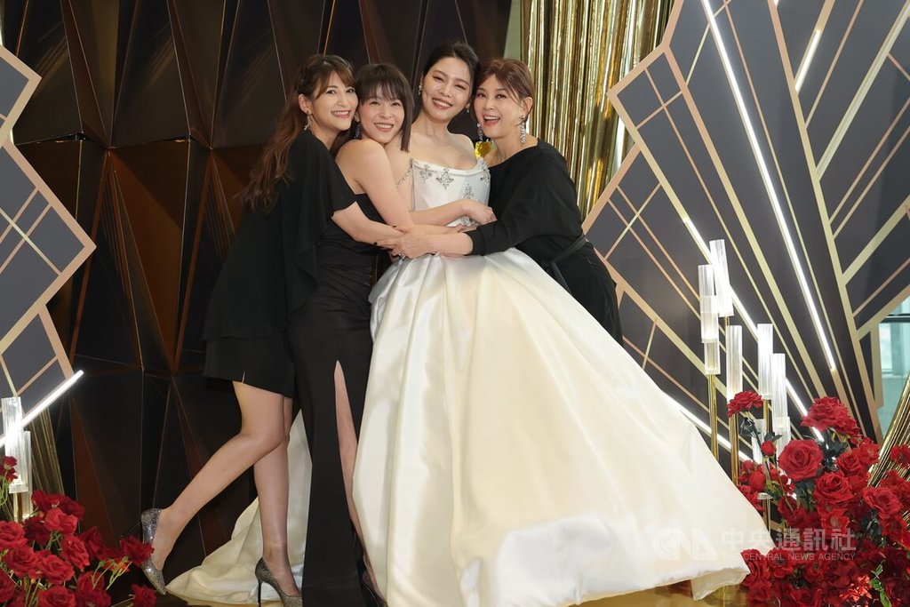 白家綺結婚8年補辦婚宴　好友出席