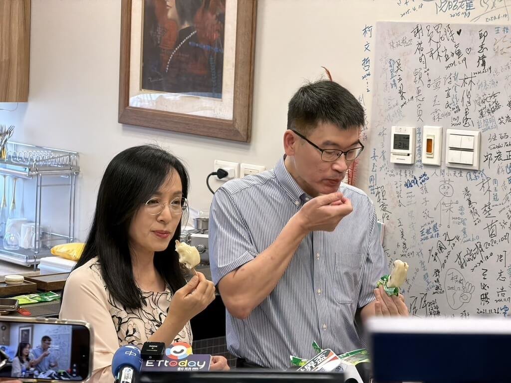 陳瑩邀梁文傑品嚐鳳梨釋迦冰棒