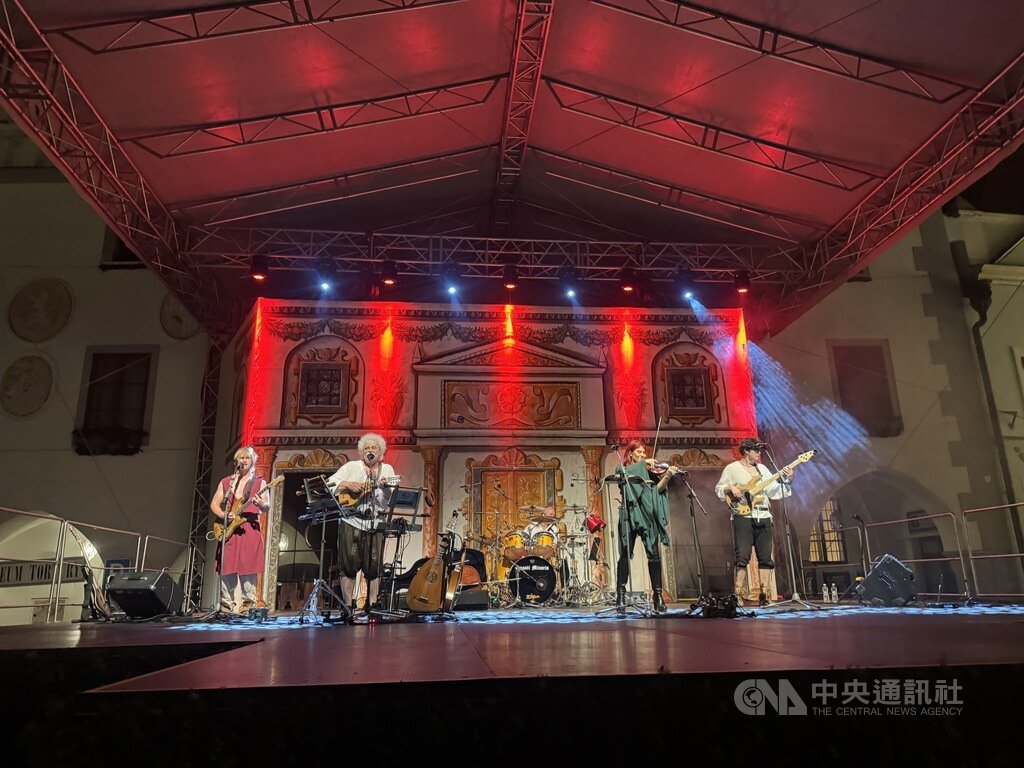 捷克五瓣玫瑰花節  中世紀樂團音樂演奏